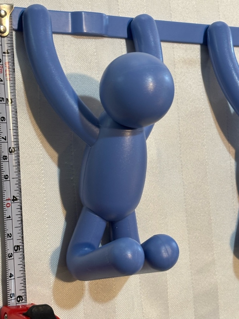 Umbra Alan Wisniewski Blue People Climbing Door Hanger (Good Condition) - Picture 6 of 9